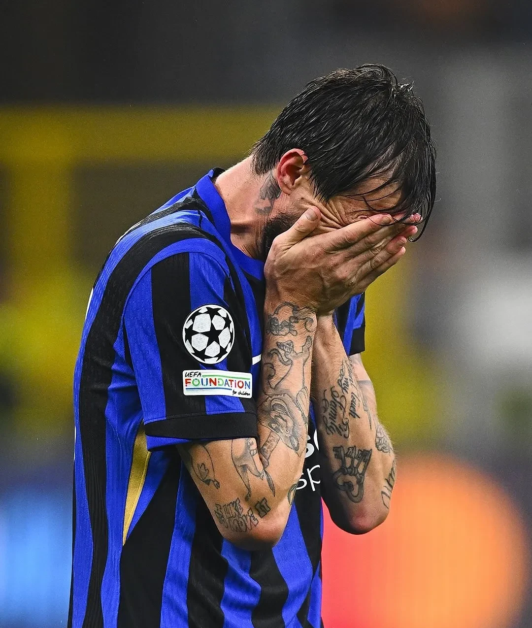 巴塞罗那惨遭切尔西逆转,无奈中场龙比的简单介绍 巴塞罗那惨遭切尔西逆转,无奈中场龙比的简单介绍