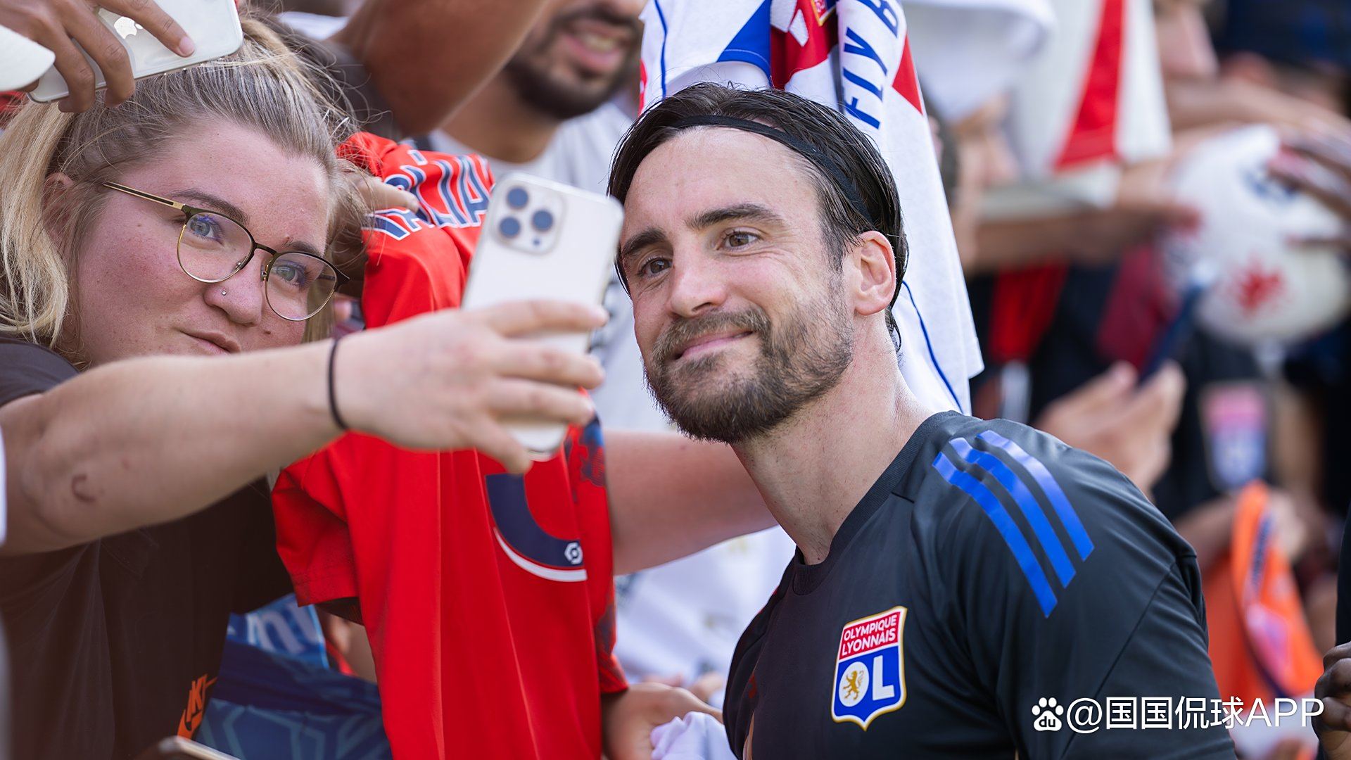 里昂决战马赛,争夺关键胜利的简单介绍 里昂决战马赛,争夺关键胜利的简单介绍