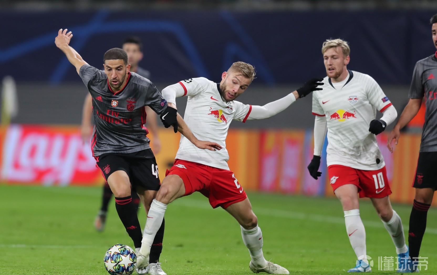 里昂主场负阿贾克斯,错失欧冠四强机会 里昂主场负阿贾克斯,错失欧冠四强机会