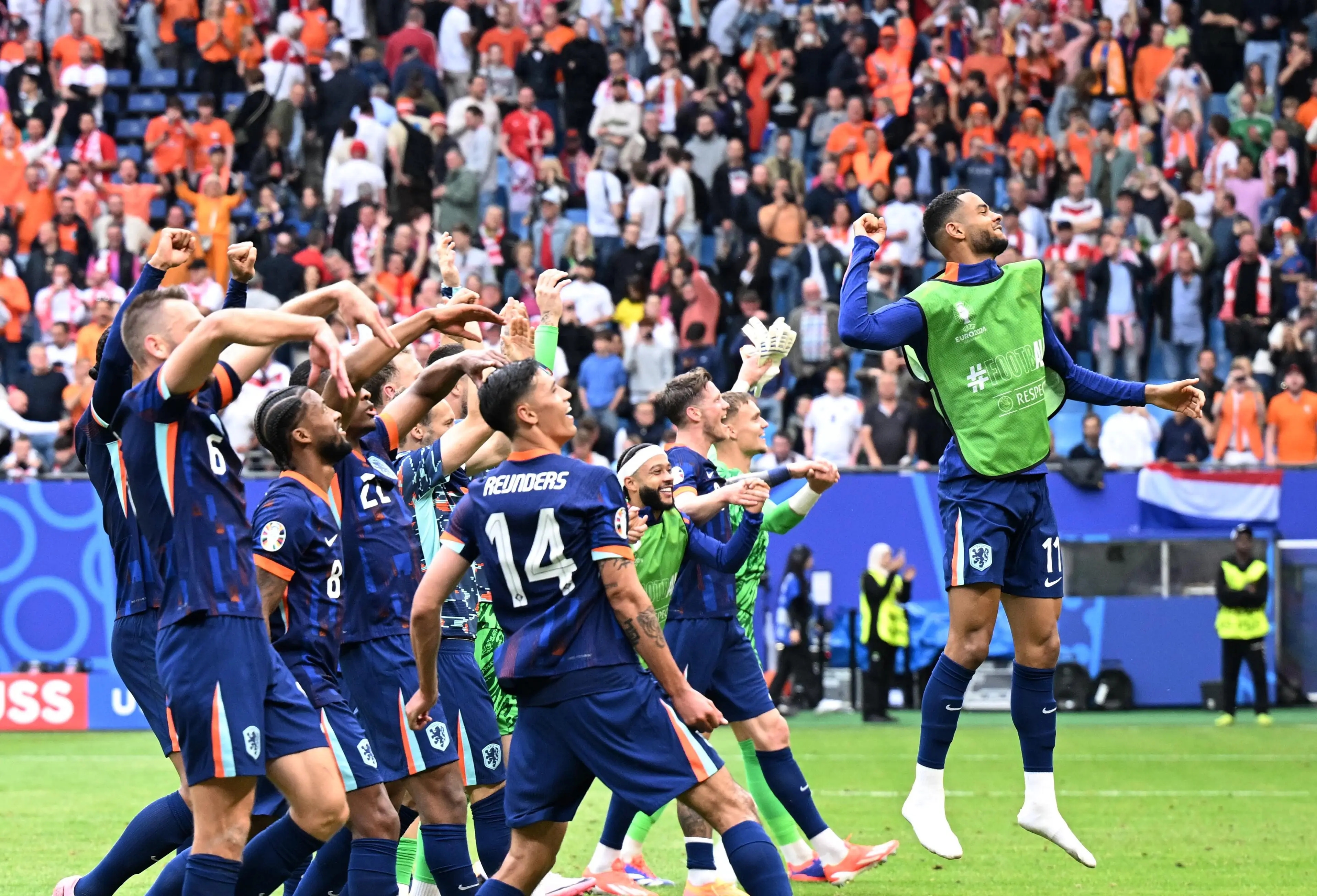 欧洲国际比赛热闹开战,球迷热情高涨阵容争强的简单介绍 欧洲国际比赛热闹开战,球迷热情高涨阵容争强的简单介绍