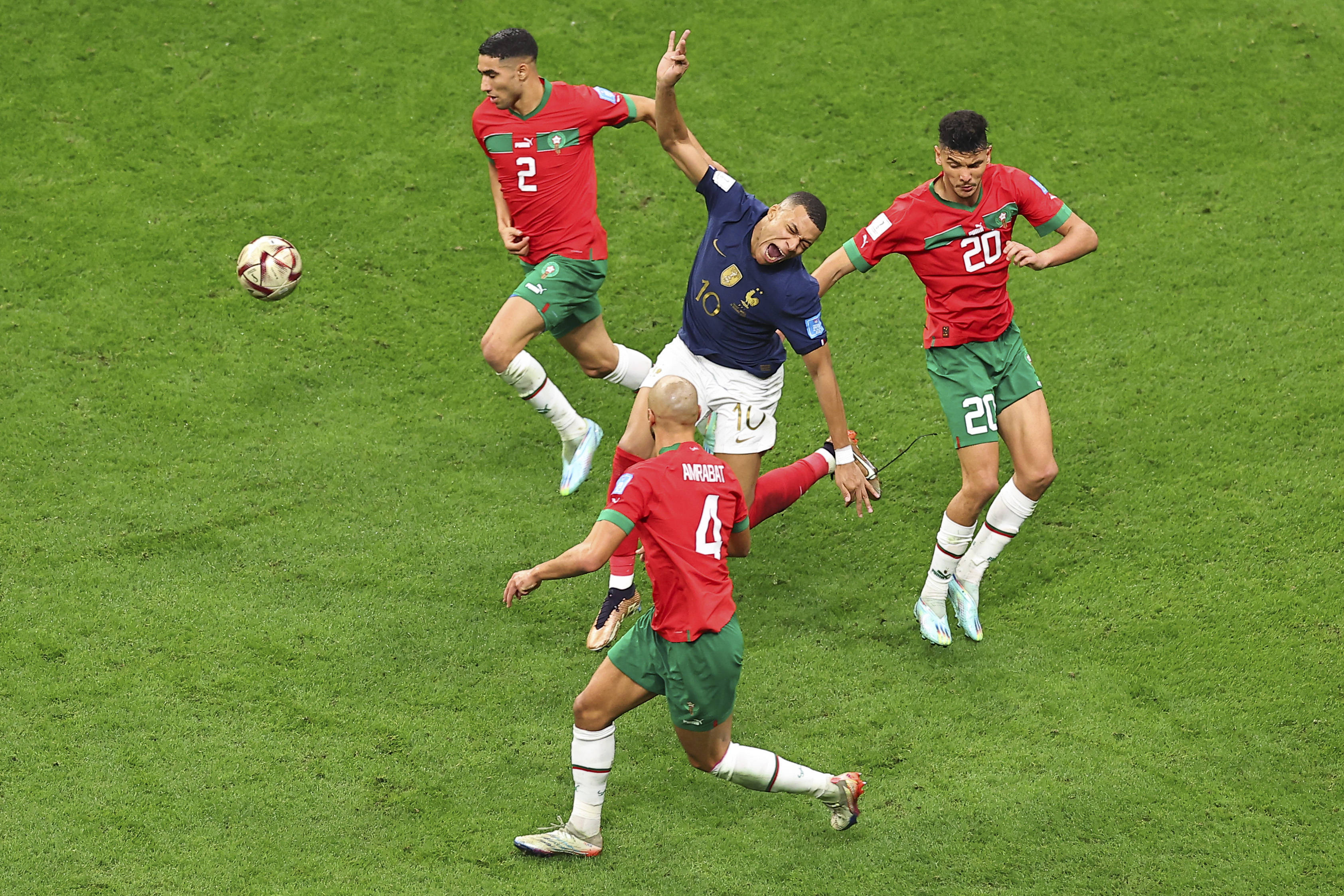 法国足球赛事引发热议,球迷热衷观赛 法国足球赛事引发热议,球迷热衷观赛