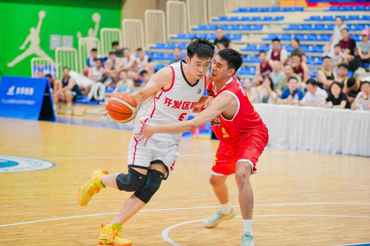 篮球战队状态火热,誓夺总冠军 篮球战队状态火热,誓夺总冠军