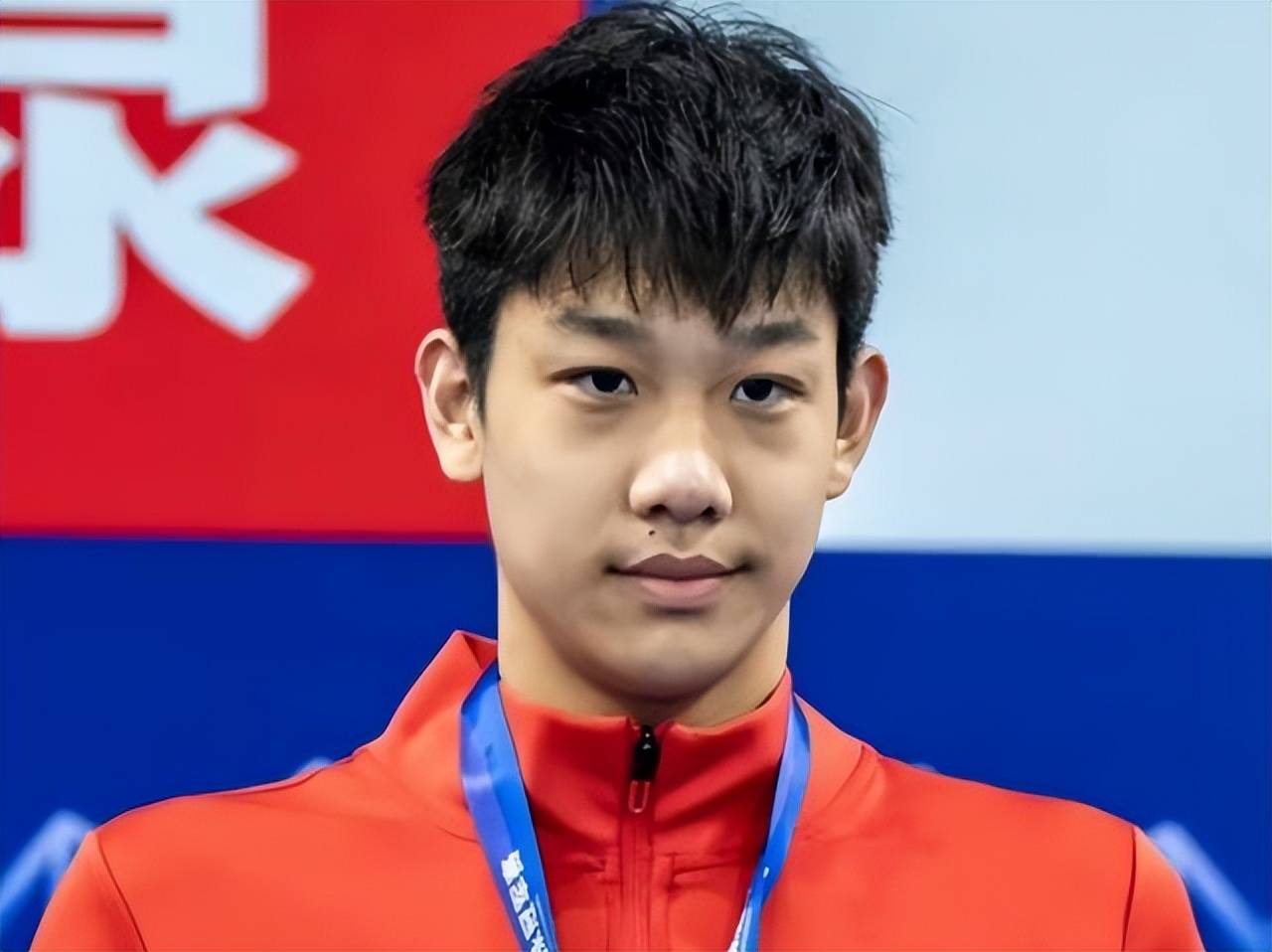 游泳选手爆冷获胜,专家预测失准 游泳选手爆冷获胜,专家预测失准