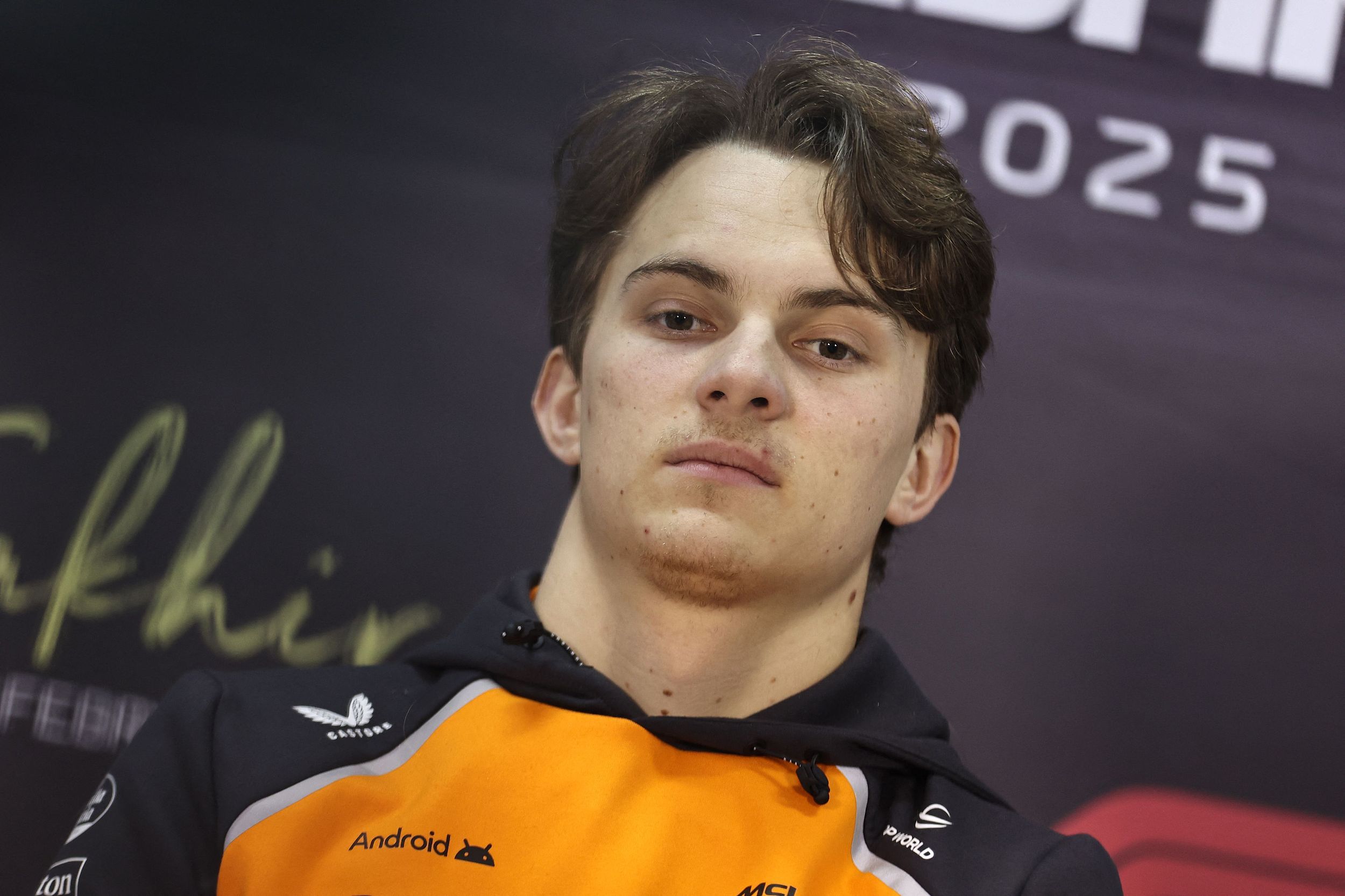 关于梅赛德斯鏖战迈凯伦，皮亚斯特里点燃赛场的信息