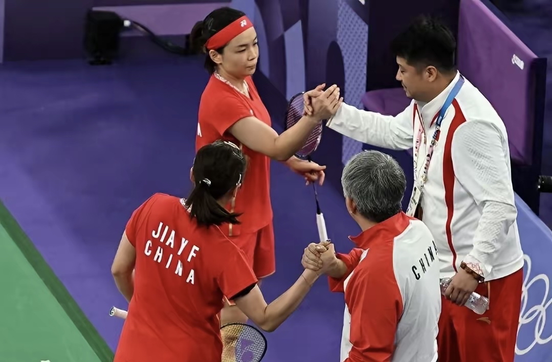 包含史诗对决!羽毛球上演极限翻盘的词条 包含史诗对决!羽毛球上演极限翻盘的词条