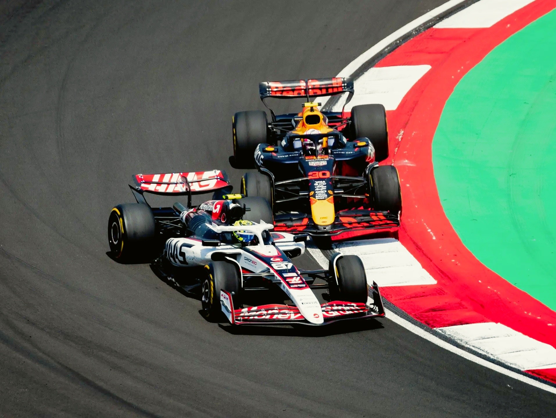 包含红牛二队翻盘雷诺车队，拉塞尔状态火热的词条