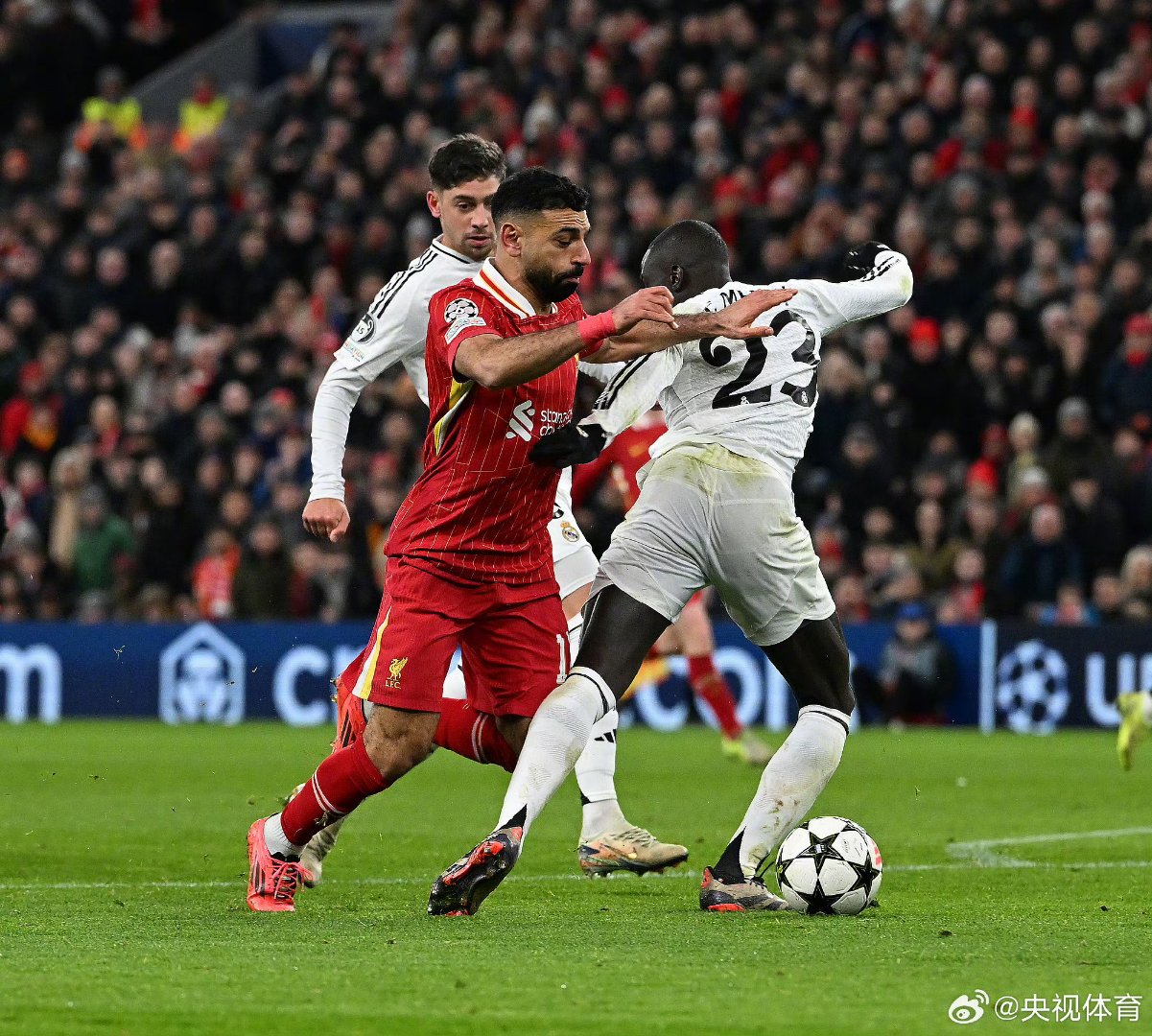 雷火电竞亚洲先驱-巴萨天王轰炸射门，连续取得进球