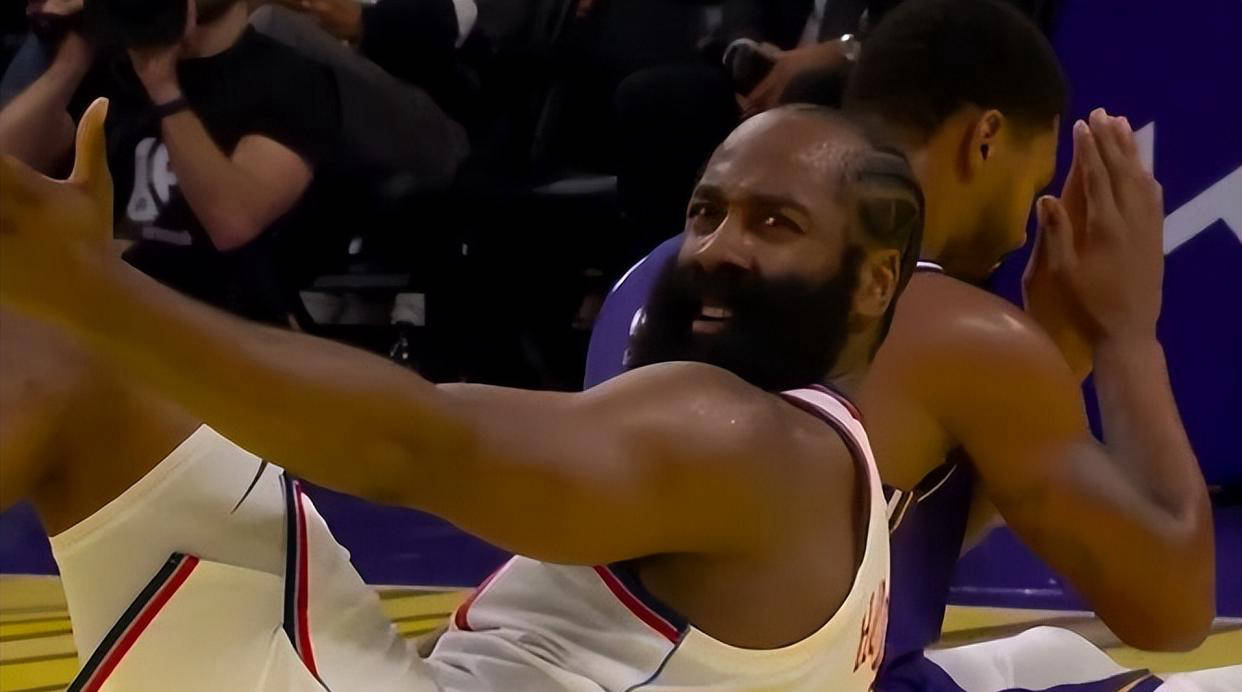 快船轻取湖人，布克统治全场