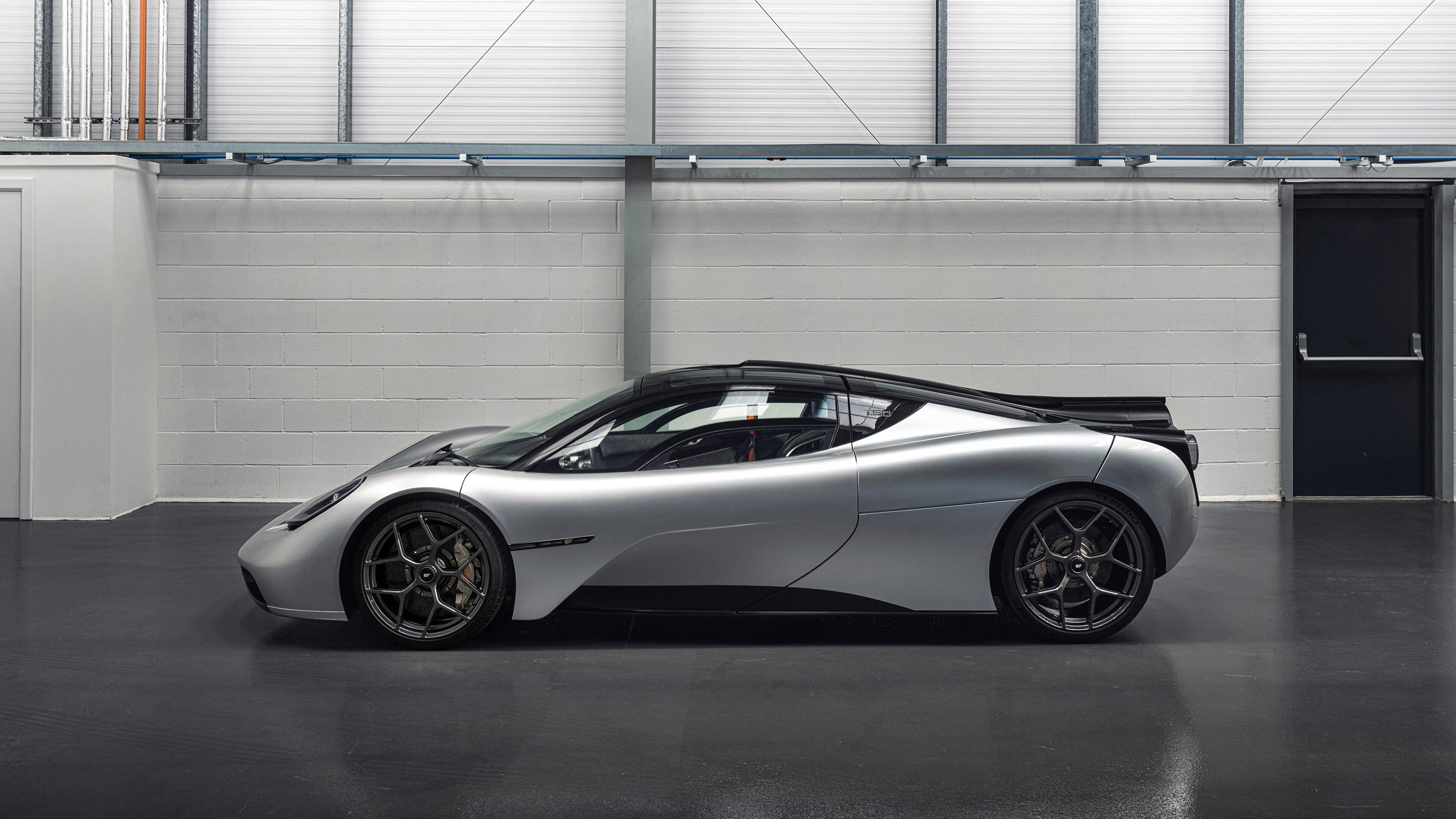 罗德里轰塌旧秩序,安哥拉用莱比锡红牛的骨血为草根写战书