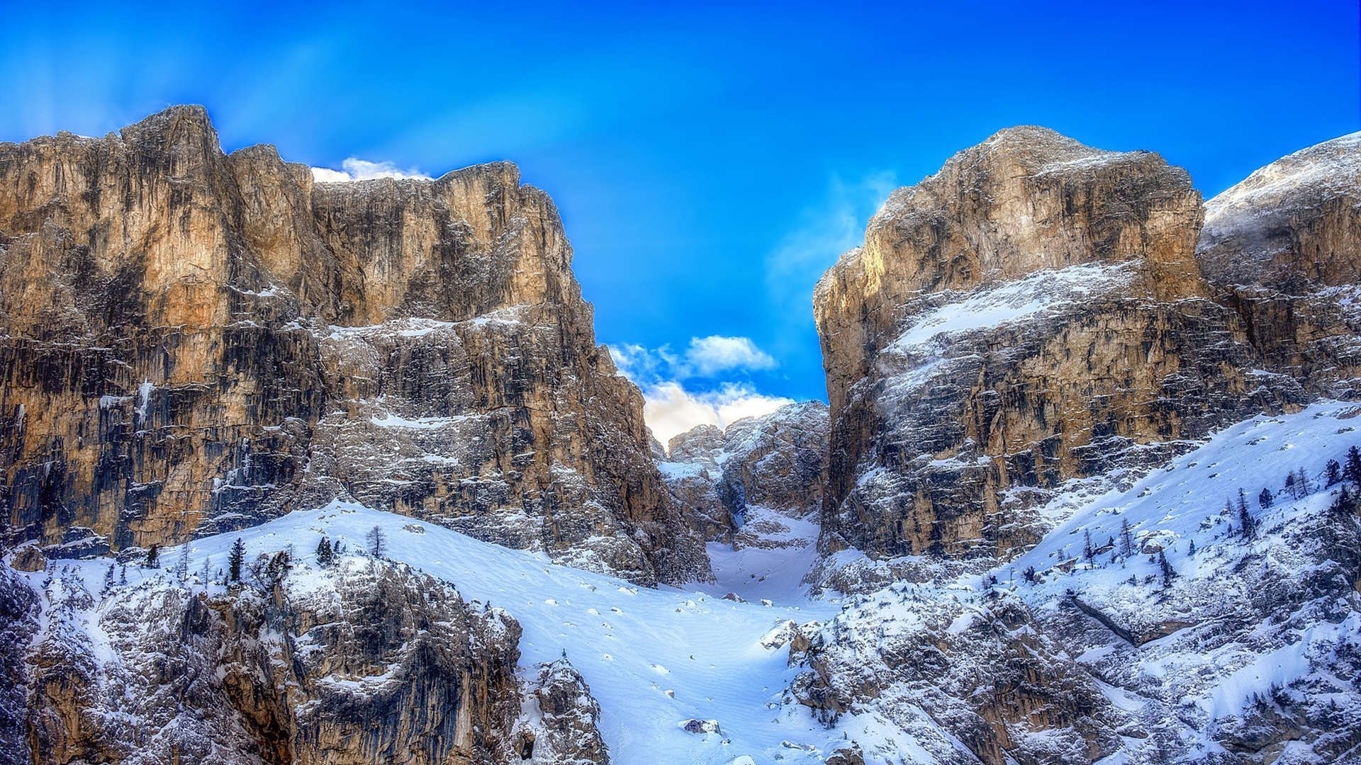 总决赛预演？西亚卡姆的矛与热火的盾，勇士的卫冕之路遭遇双重夹击